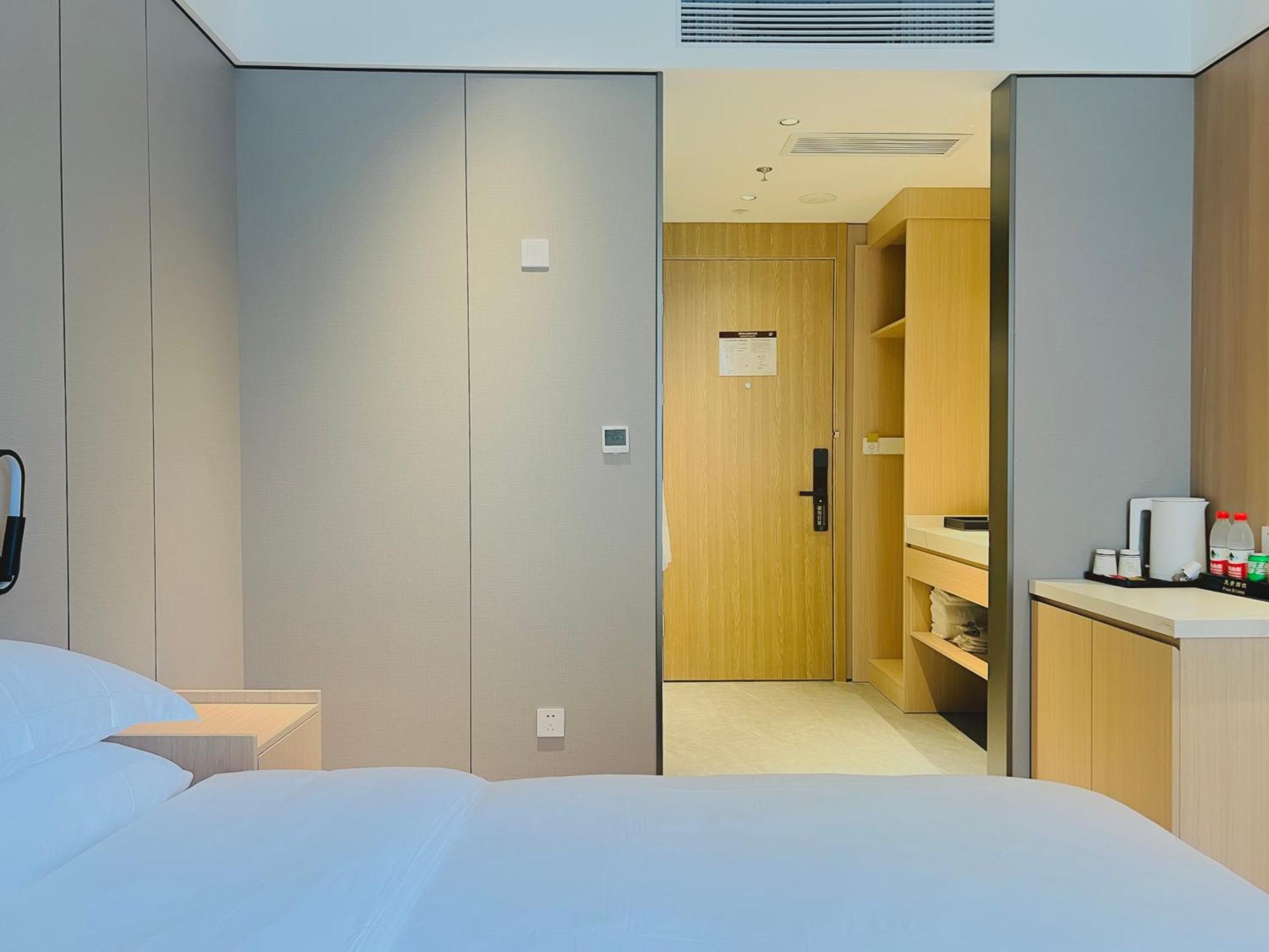 Dayin Garden Hotel -Near People'S Square & Nanjing Road-Large Social Area -Bar -Cafe -Gym -Free Laundry Luggage Storage -24H Front Desk-English Service Shanghaj Zewnętrze zdjęcie
